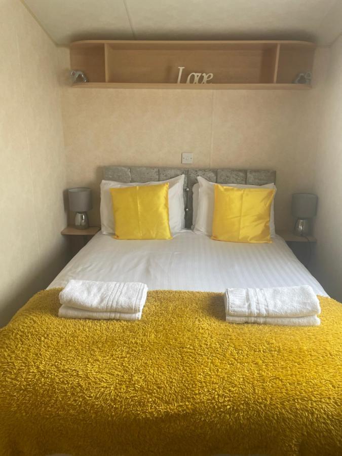 Calypso Hot Tub Breaks Tattershall Lakes Pet Friendly Exterior photo